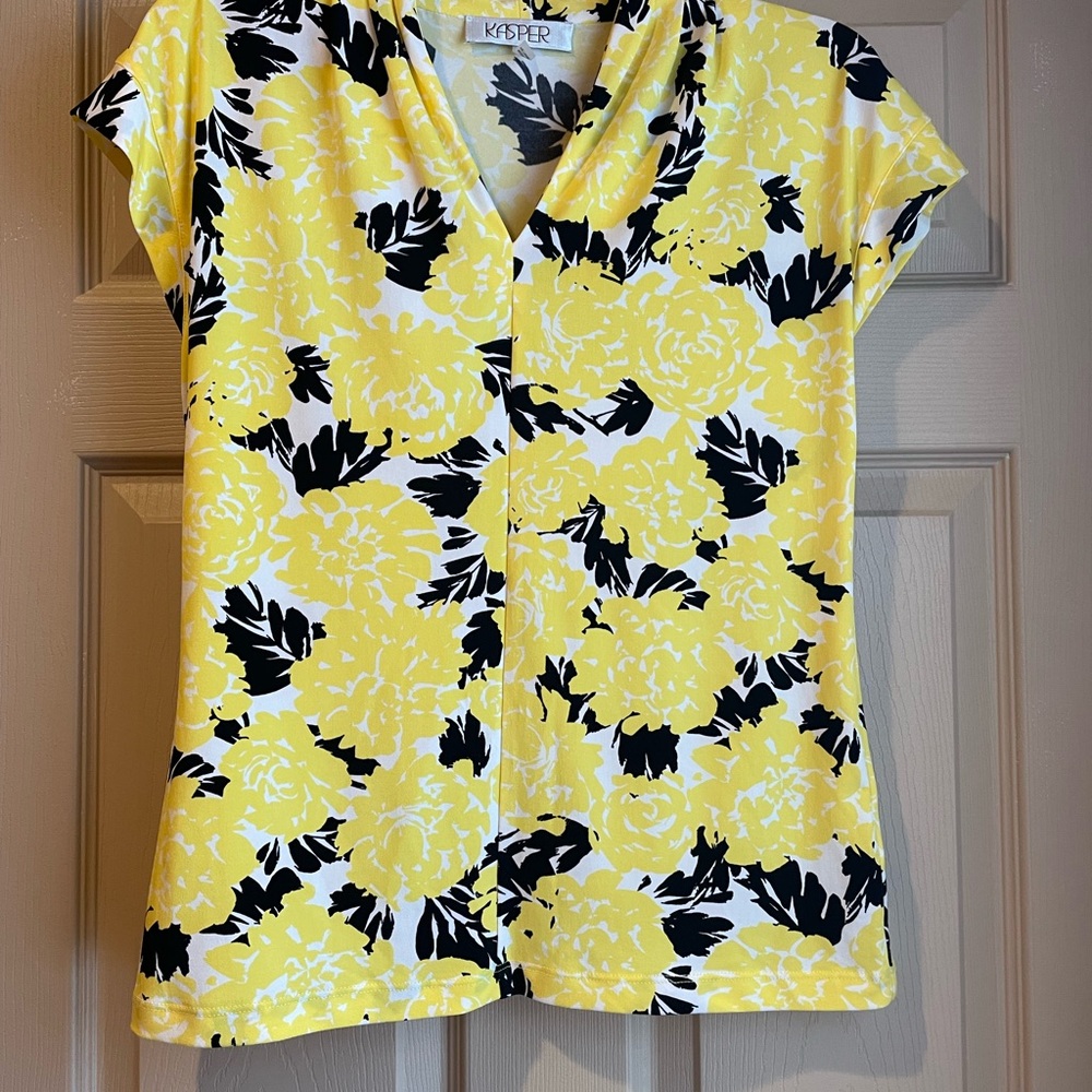Kasper Women's Yellow, Black, and White Floral V-Neck Top, Size Small‎